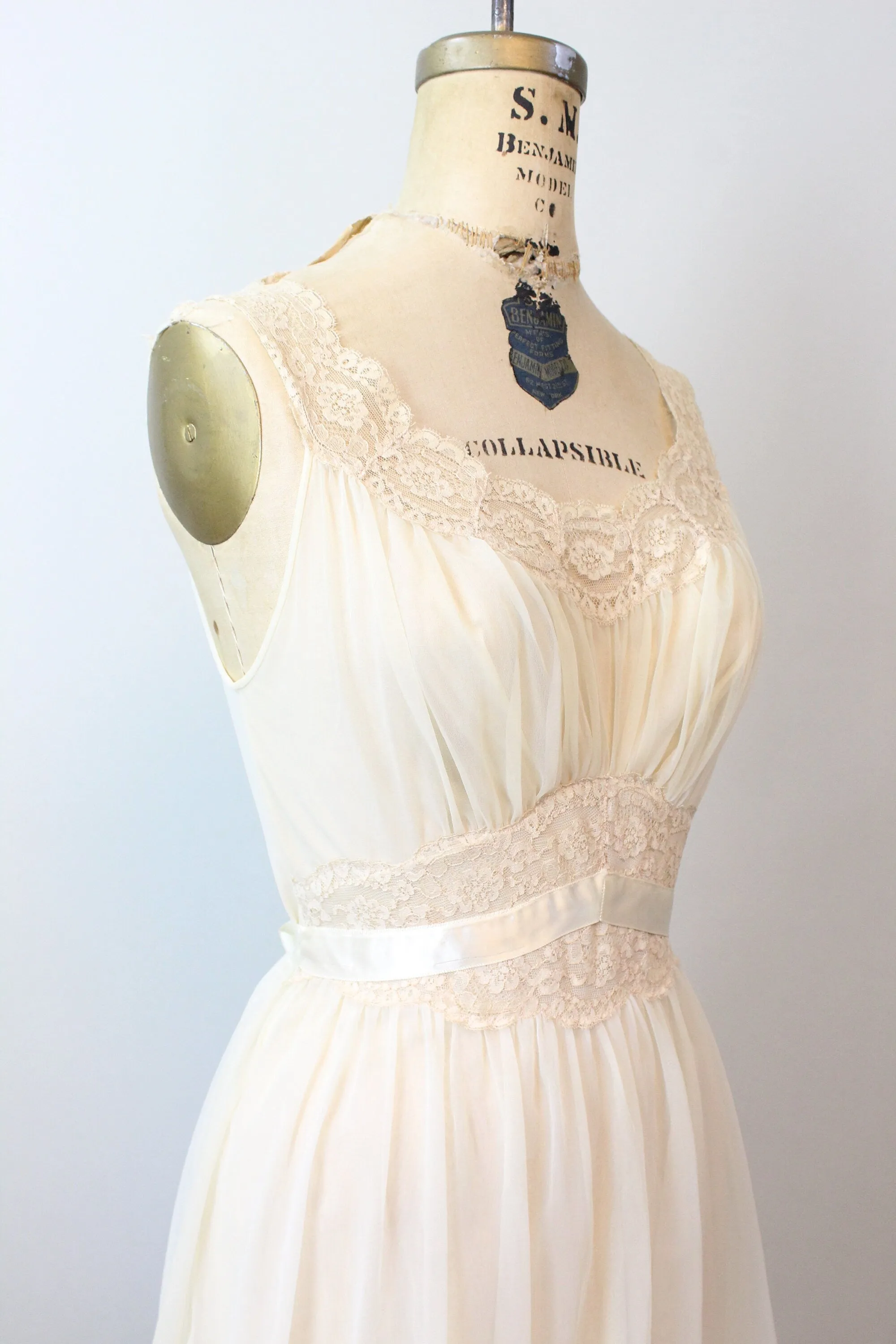 1950s VANITY FAIR lace lingerie nightgown xs | new spring
