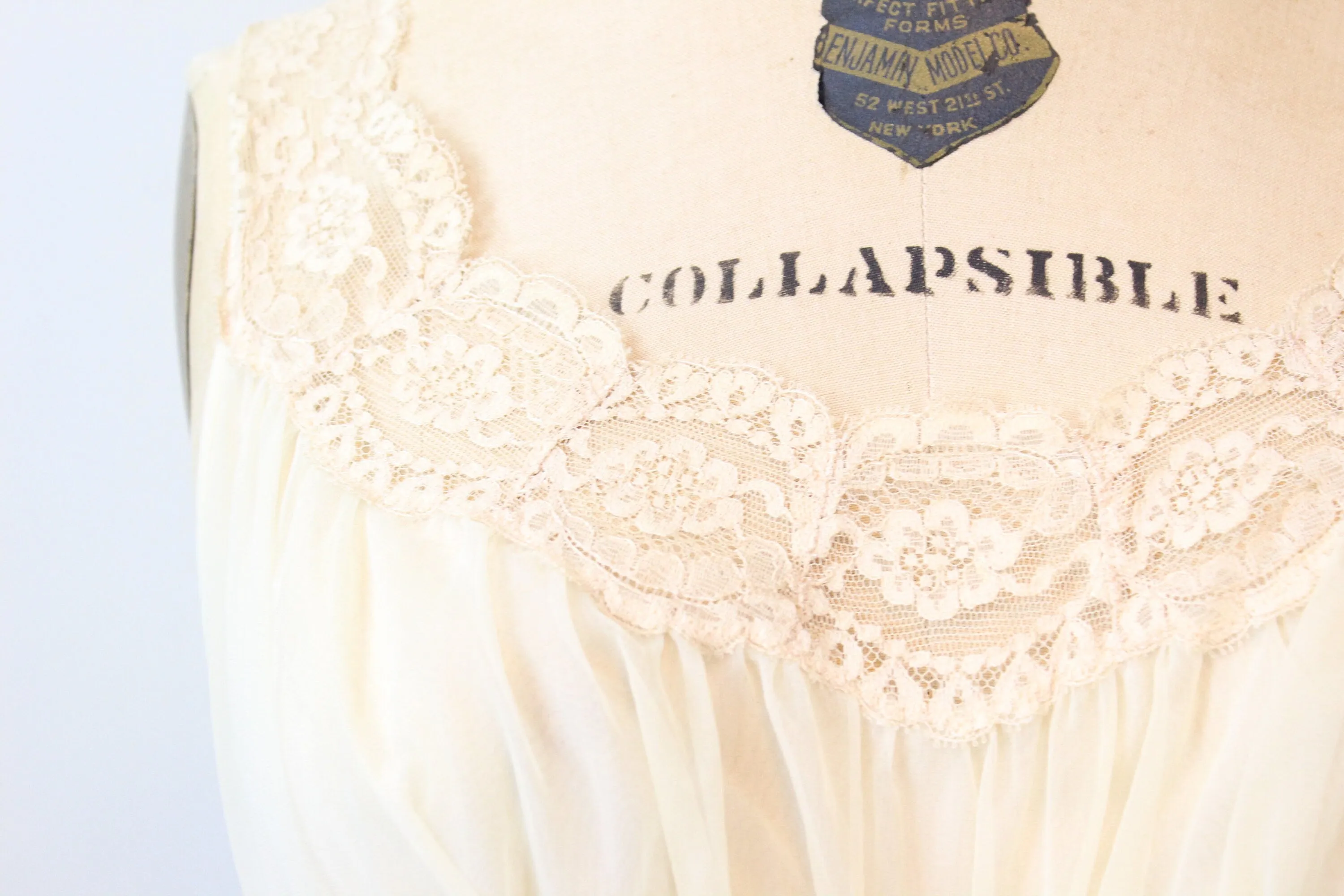 1950s VANITY FAIR lace lingerie nightgown xs | new spring