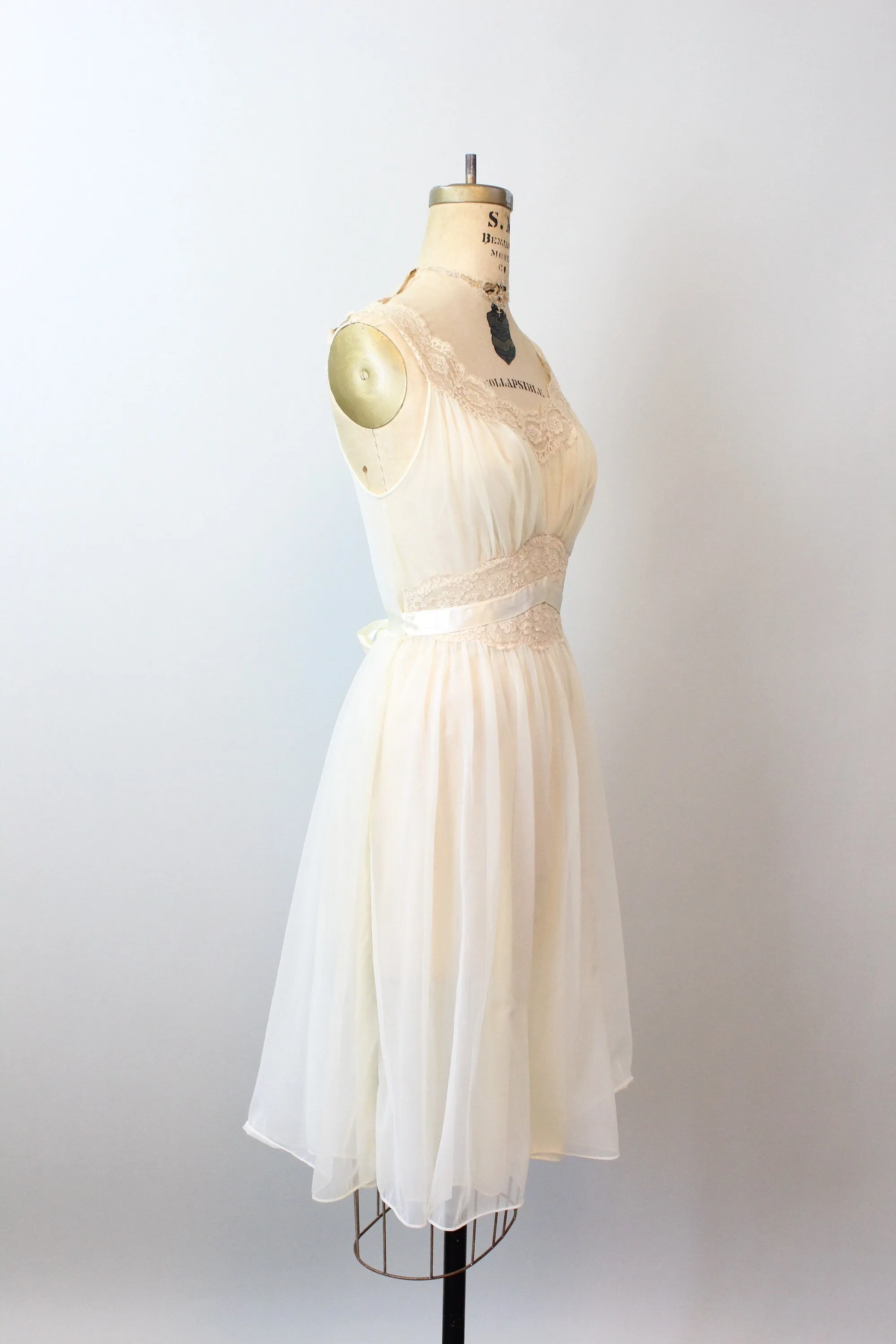 1950s VANITY FAIR lace lingerie nightgown xs | new spring