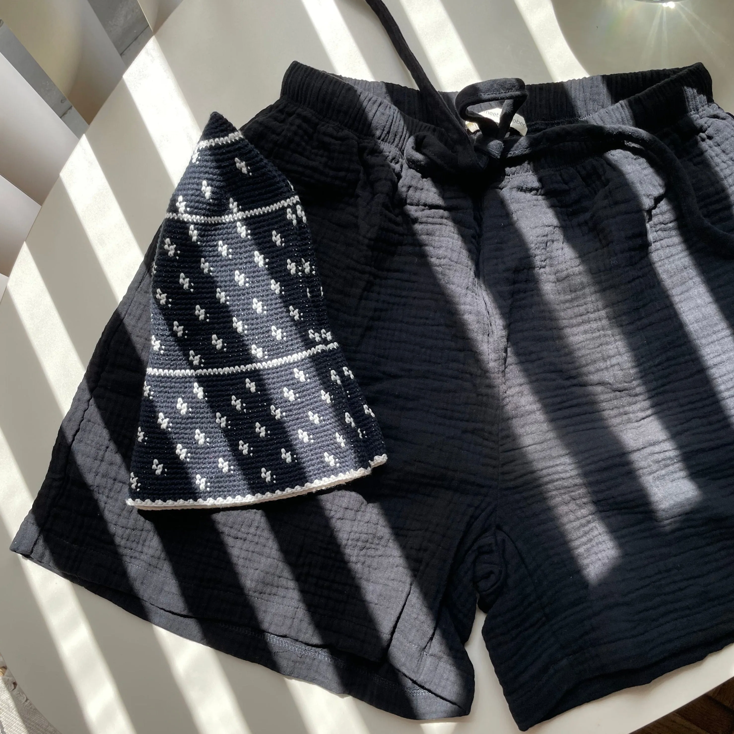 August Shorts Black
