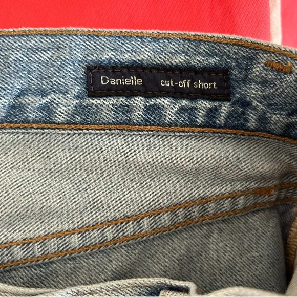 Citizens of Humanity COH - Danielle Mid Rise Cut off Denim Short Size 24