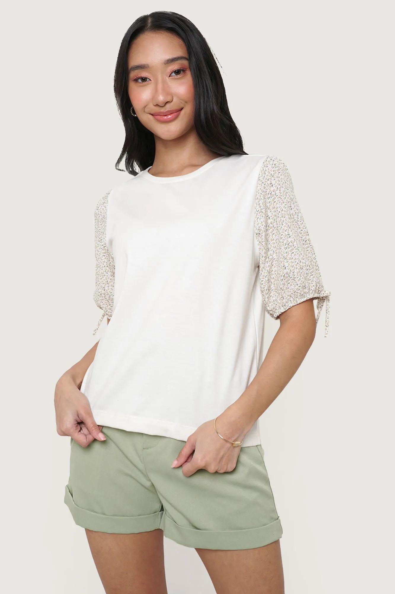 Contrast Floral Puff Sleeve Tee