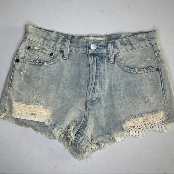 Free People blue Jean frayed Denim Shorts with lace detail summer beach pool 26