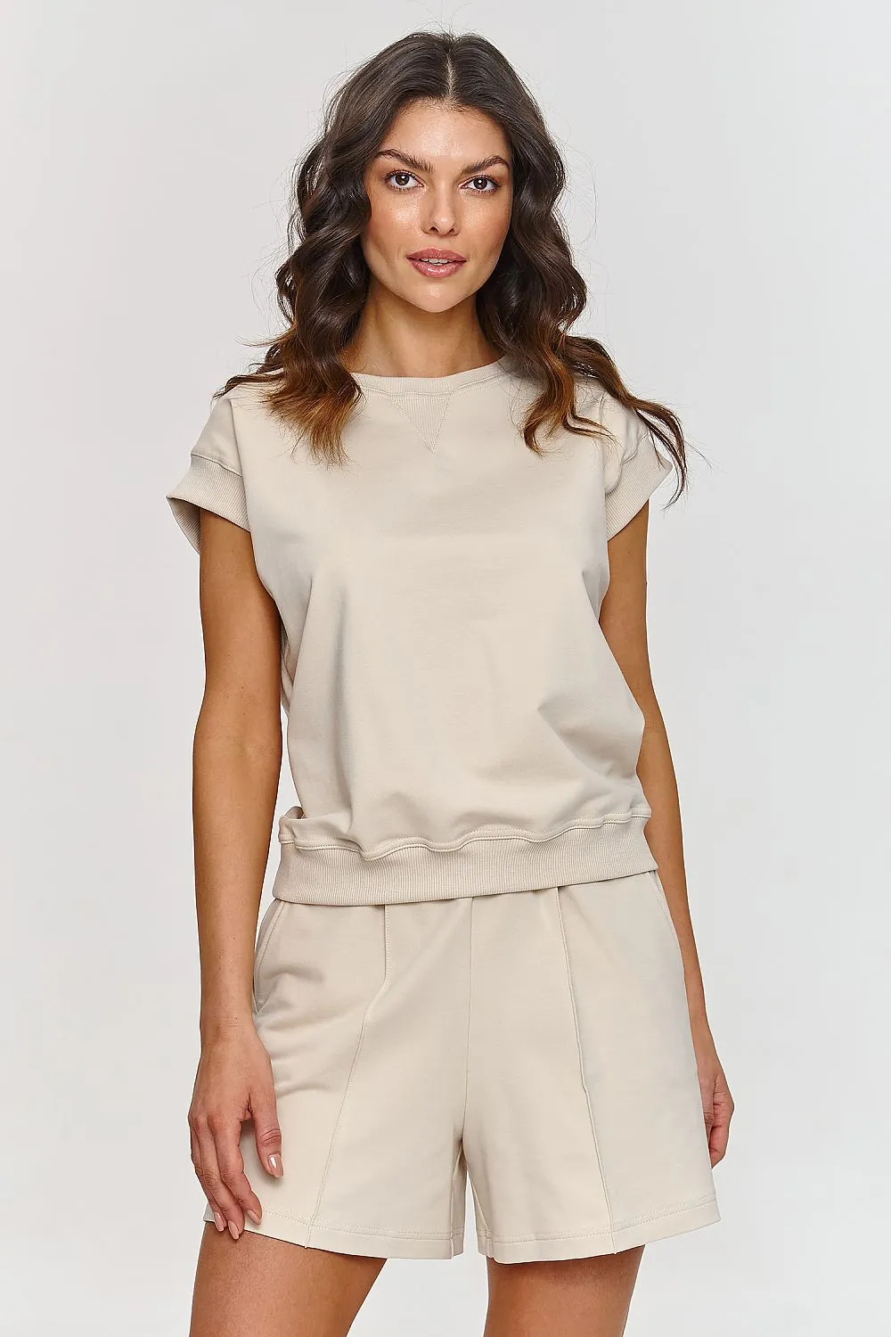 Loose-fitting blouse and shorts set