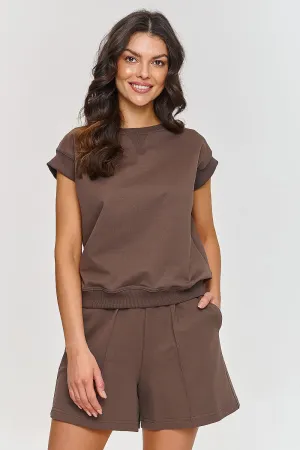 Loose-fitting blouse and shorts set