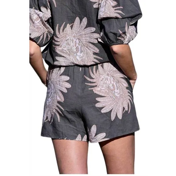 NEW LAS SUREÑAS greek tiger short in grey