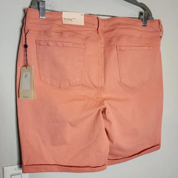 NWT NYDJ Ella Stretch Denim Peach Terracotta Cuffed Shorts. Size 18