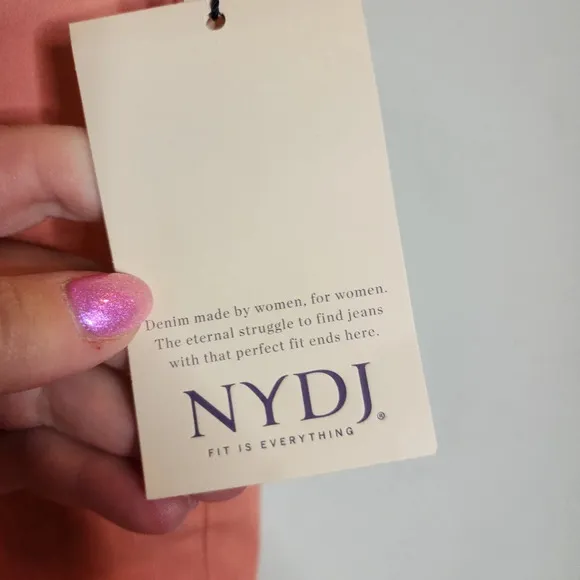 NWT NYDJ Ella Stretch Denim Peach Terracotta Cuffed Shorts. Size 18