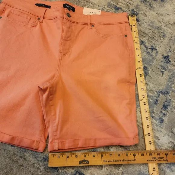NWT NYDJ Ella Stretch Denim Peach Terracotta Cuffed Shorts. Size 18