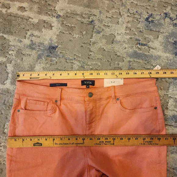 NWT NYDJ Ella Stretch Denim Peach Terracotta Cuffed Shorts. Size 18