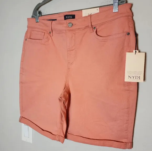 NWT NYDJ Ella Stretch Denim Peach Terracotta Cuffed Shorts. Size 18