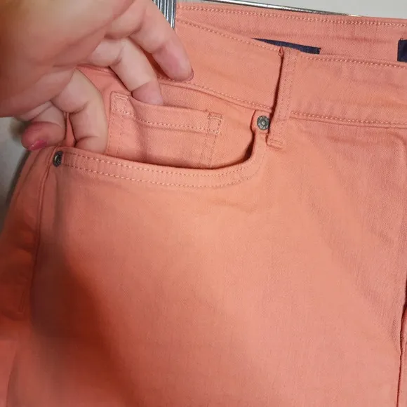 NWT NYDJ Ella Stretch Denim Peach Terracotta Cuffed Shorts. Size 18