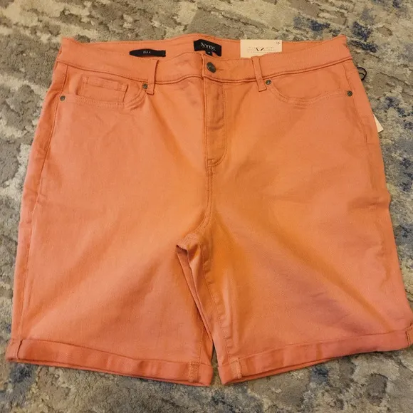 NWT NYDJ Ella Stretch Denim Peach Terracotta Cuffed Shorts. Size 18