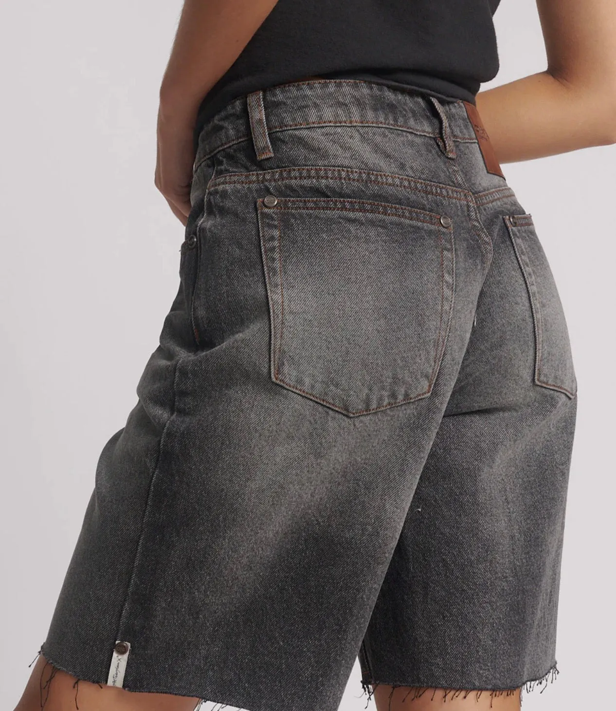 One Teaspoon - Jacksons Mid Waist Wide Leg Denim Shorts - Worn Black