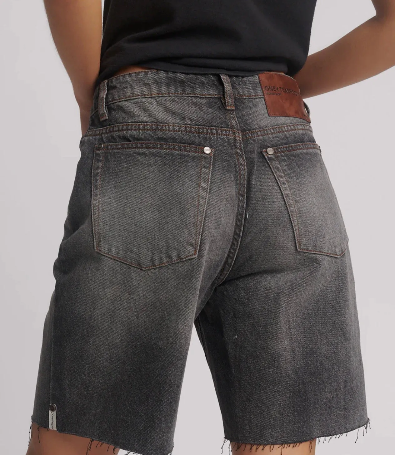 One Teaspoon - Jacksons Mid Waist Wide Leg Denim Shorts - Worn Black
